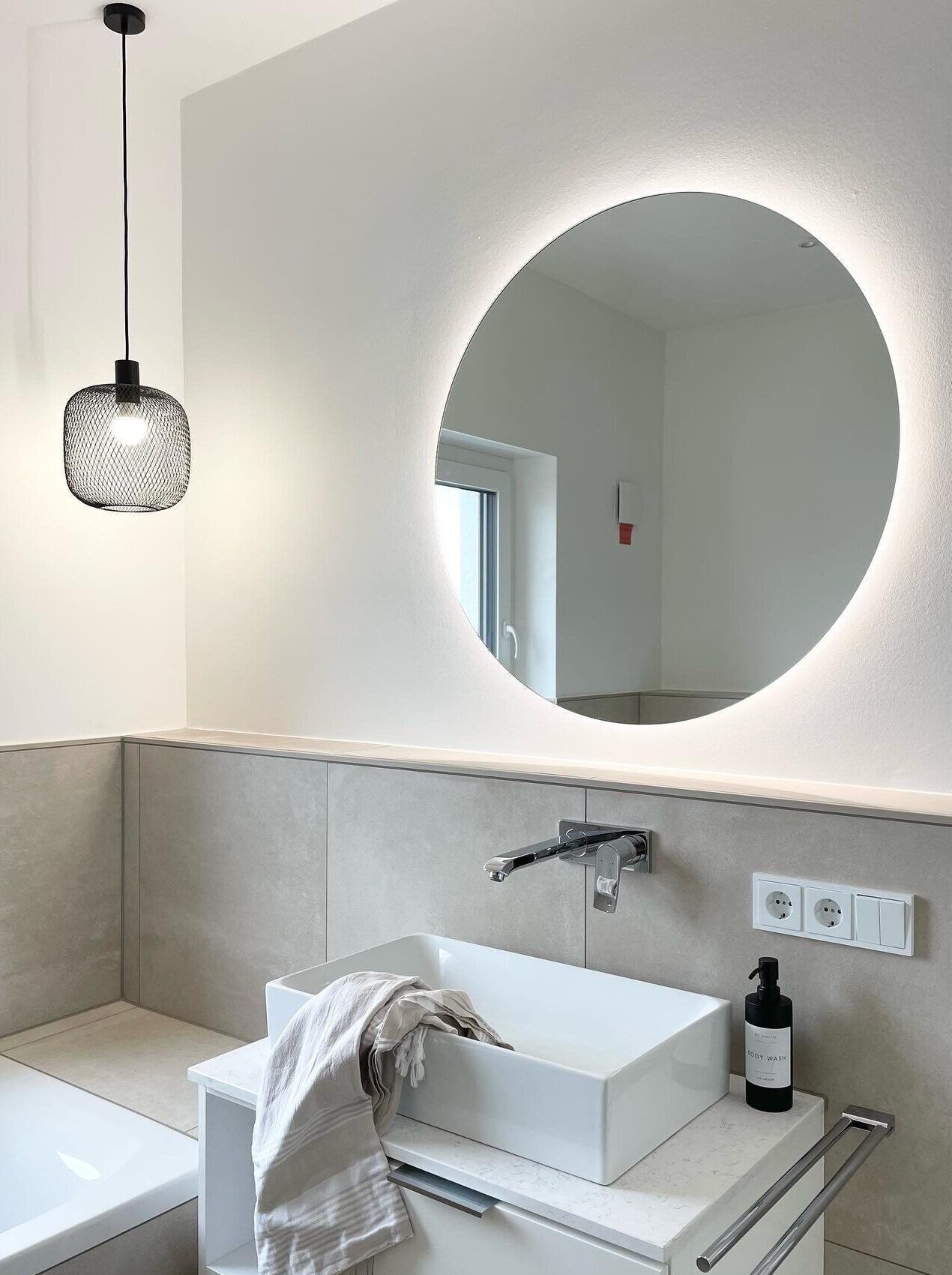 0B0F21A7-79D1-404D-87F6-FEB77BDDDA60