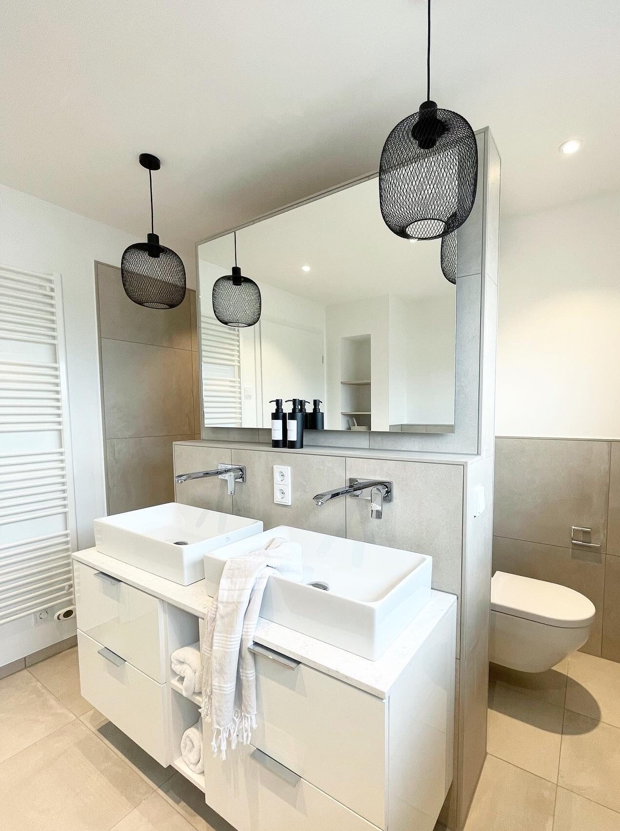 AEA035D0-2D9C-4582-9845-9FEBC19FCDEF